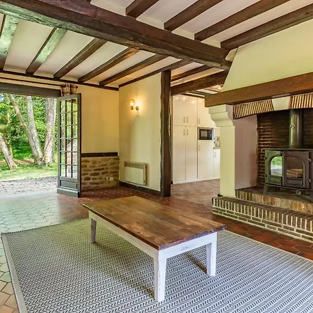 Les Chenes, Avec Piscine, Tennis Et Privatif Guerquesalles