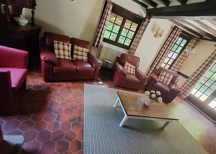 Les Chenes, Avec Piscine, Tennis Et Privatif Guerquesalles