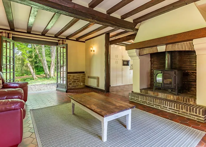 Les Chenes, Avec Piscine, Tennis Et Privatif Guerquesalles