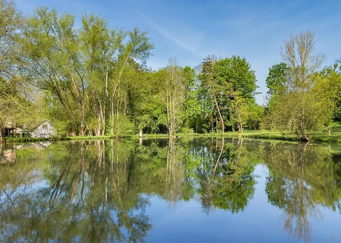 Les Chenes, Avec Piscine, Tennis Et Privatif Guerquesalles