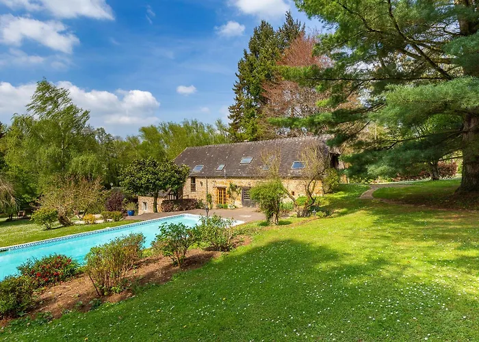 Les Chenes, Avec Piscine, Tennis Et Privatif * Guerquesalles